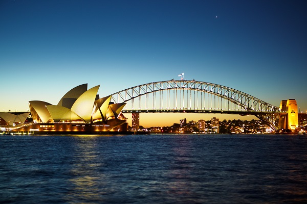 Sydney opera house at nite