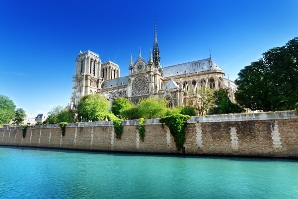 Destination-Notre-Dame-Paris-France