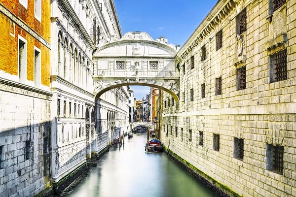 Destination-Venice-Italy-Bridge-of-Sighs