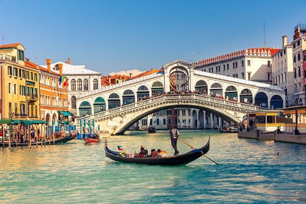 Destination-Venice-Italy-Rialto-Bridge