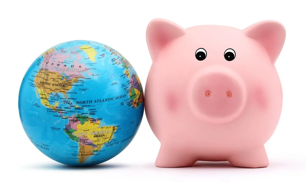Small_Pink_PiggyBank_Globe_HSblogs_050121