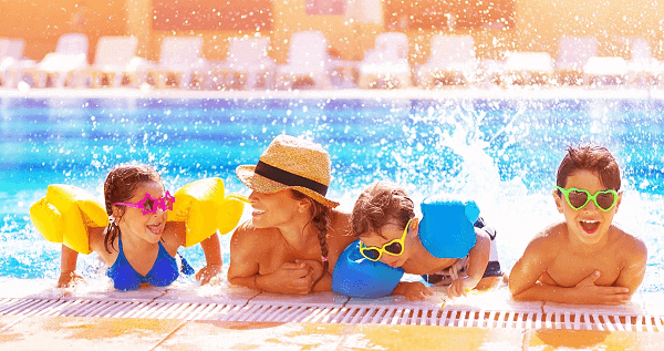 Stock-Picture-Family-Pool-Sunny