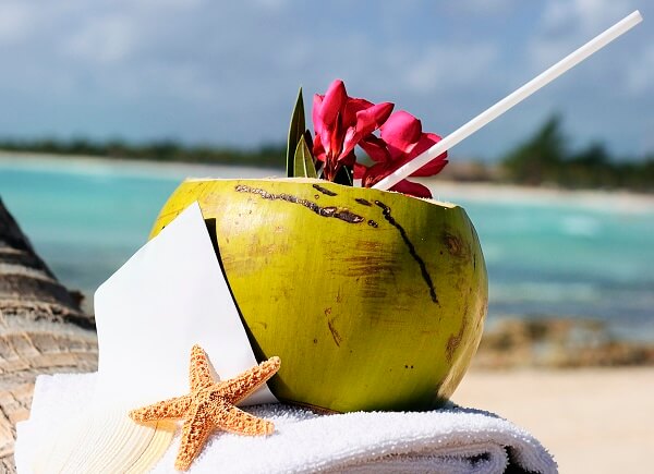 Stock-Picture-Travel-Cocktail-Drink-Exotic