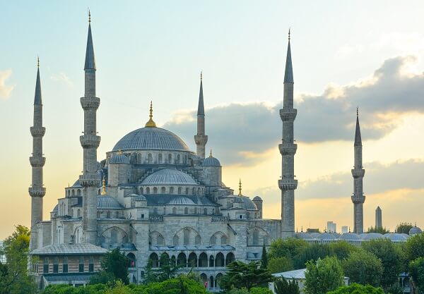 the blue mosque with the sun setting behind